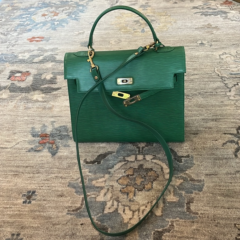 In French style this lovely bag  is in excellent condition with minor wear. - Picture 16 of 16